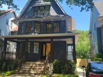 Detached House with 6 Bedrooms, 55 Bathrooms