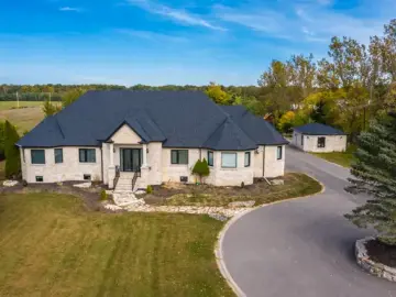 Land with 6 Bedrooms, 6 Bathrooms