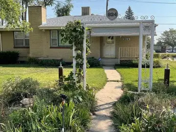 Detached House with 5 Bedrooms, 2 Bathrooms