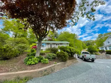 Detached House with 4 Bedrooms, 2 Bathrooms