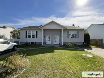 Semi Detached with 3 Bedrooms, 2 Bathrooms