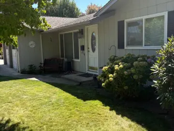 Detached House with 1388 sqft, 3 Bedrooms, 15 Bathroo