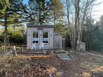 Cottage with *** sqft, * Bedroom, * Bathroom