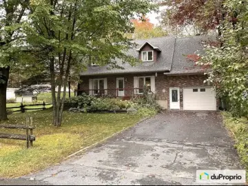 Semi Detached with 4 Bedrooms, 2 Bathrooms