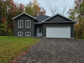 Detached House with 1464 sqft, 3 Bedrooms, 2 Bathroom