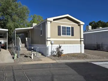 Detached House with xxxxx sqft, x Bedrooms, x Bathroo