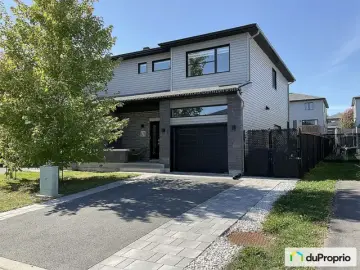 Semi Detached with 3 Bedrooms, 3 Bathrooms