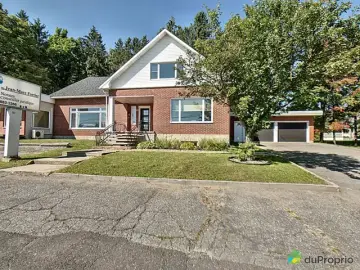 Detached House with x Bedrooms, x Bathrooms