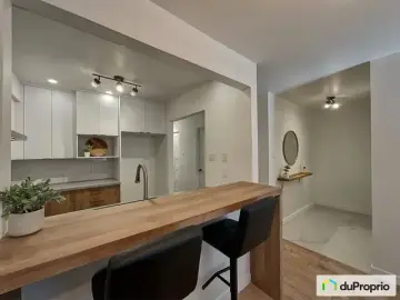 Condominium with x Bedrooms, x Bathrooms