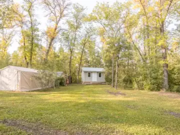Cottage with xxx sqft, x Bedroom, x Bathroom