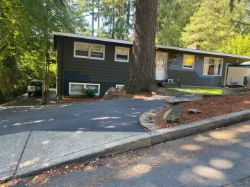 Detached House with 2200 sqft, 4 Bedrooms, 2 Bathroom