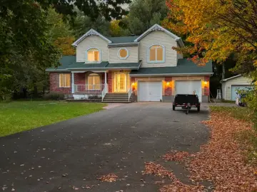 Detached House with 5 Bedrooms, 2 Bathrooms