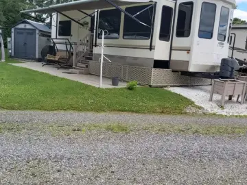 Detached House with x Bedroom, x Bathroom