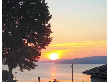 Cottage with **** sqft, * Bedrooms, * Bathrooms