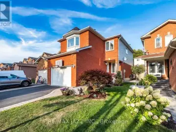 Detached House with x Bedrooms, x Bathrooms