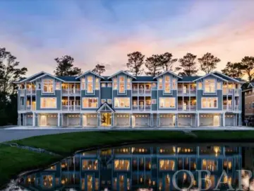 Condominium with xxxx sqft, x Bedrooms, x Bathrooms