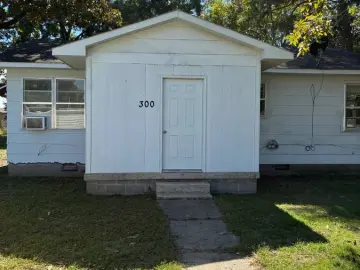 Detached House with * Bedrooms, * Bathroom