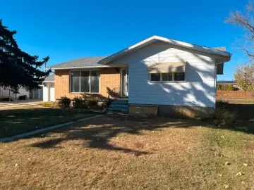 Detached House with x Bedrooms, x Bathrooms