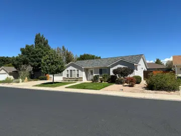 Land with 2 Bedrooms, 3 Bathrooms