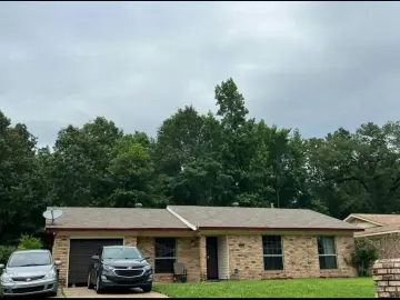 Detached House with xxxx sqft, x Bedrooms, x Bathroom