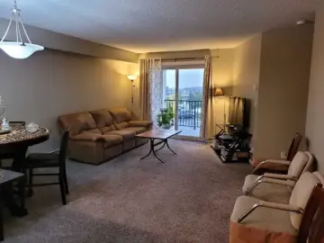 Condominium with xxx sqft, x Bedrooms, x Bathrooms
