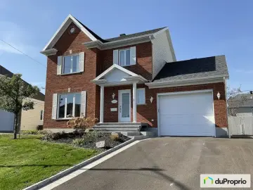 Detached House with 4 Bedrooms, 2 Bathrooms