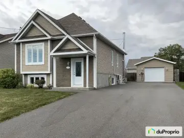 Detached House with x Bedrooms, x Bathrooms