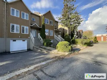 Semi Detached with 3 Bedrooms, 3 Bathrooms