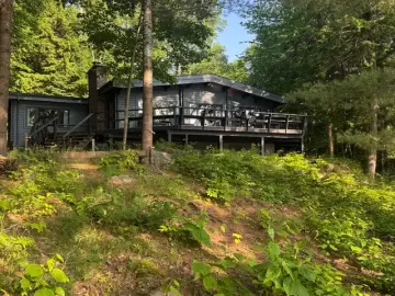 Cottage with x Bedrooms, x Bathrooms
