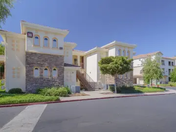 Condominium with xxxx sqft