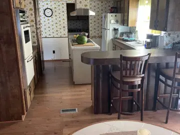 Detached House with 1200 sqft, 3 Bedrooms, 2 Bathroom