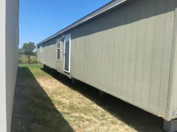 Detached House with 800 sqft, 2 Bedrooms, 2 Bathrooms