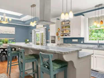 Detached House with 6450 sqft, 7 Bedrooms, 5 Bathroom