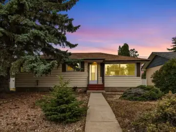 Detached House with x Bedrooms, x Bathrooms