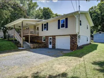 Detached House with xxxx sqft, x Bedrooms, x Bathroom