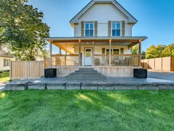 Detached House with 1695 sqft, 3 Bedrooms, 3 Bathroom