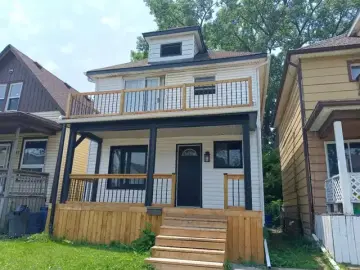 Detached House with 5 Bedrooms, 3 Bathrooms