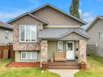 Detached House with x Bedrooms, x Bathrooms