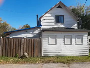 Detached House with xxxx sqft, x Bedrooms, x Bathroom