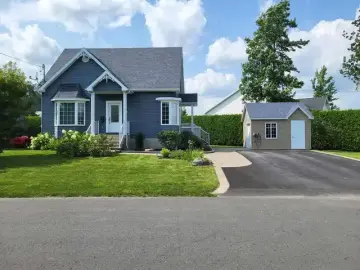 Detached House with 5 Bedrooms, 3 Bathrooms