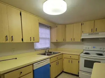 Condominium with *** sqft, * Bedrooms, * Bathrooms