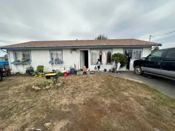 Detached House with 1400 sqft, 5 Bedrooms, 15 Bathroo