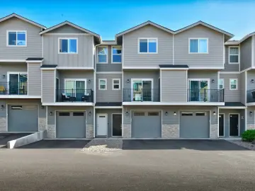 Semi Detached with 1586 sqft, 3 Bedrooms, 25 Bathroom