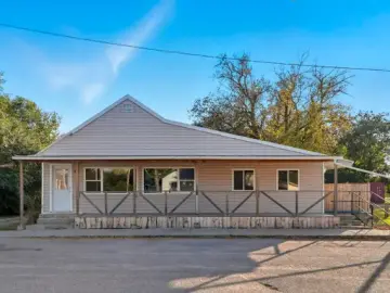Detached House with xxxx sqft, x Bedrooms, x Bathroom