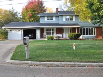 Detached House with **** sqft, * Bedrooms, ** Bathroo