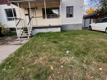 Multi Family with 4500 sqft, 4 Bedrooms, 2 Bathrooms