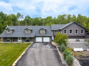 Land with 2623 sqft, 4 Bedrooms, 4 Bathrooms