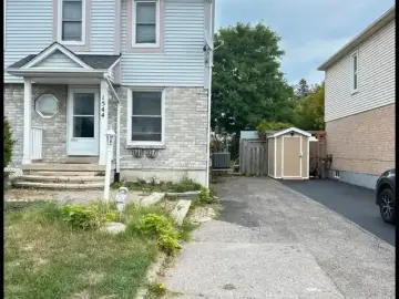 Semi Detached with 3 Bedrooms, 2 Bathrooms