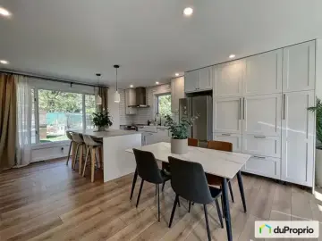 Detached House with 5 Bedrooms, 2 Bathrooms