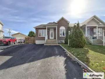 Semi Detached with 3 Bedrooms, 2 Bathrooms